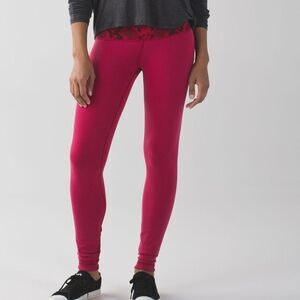 Lululemon Size 6 Cranberry Alarmin Snakeskin Print Reversible Wunder Under Pants